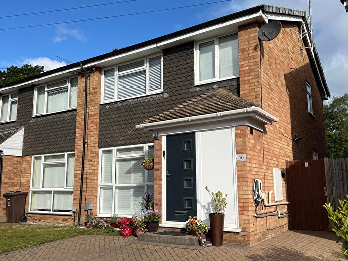 3 Bedroom Semi-Detached House For Sale In Ringway Road, St. Albans, AL2