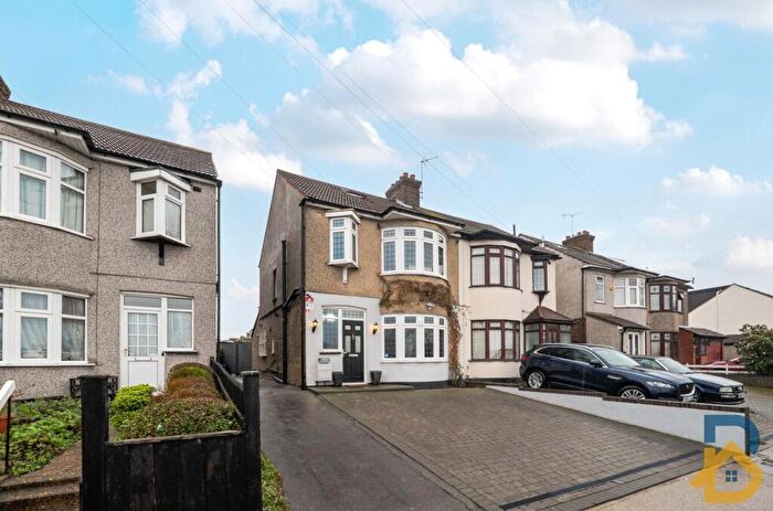 3 Bedroom Semi Detached House For Sale In Park Lane, Hornchurch, RM11