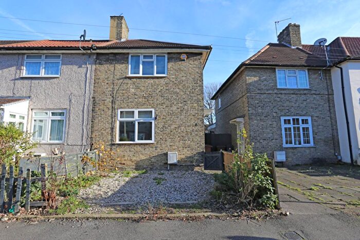 2 Bedroom End Of Terrace House To Rent In Bonham Road, Dagenham, RM8