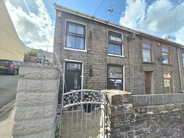 3 Bedroom End Terrace House For Sale In Tylacelyn Road, Tonypandy, CF40