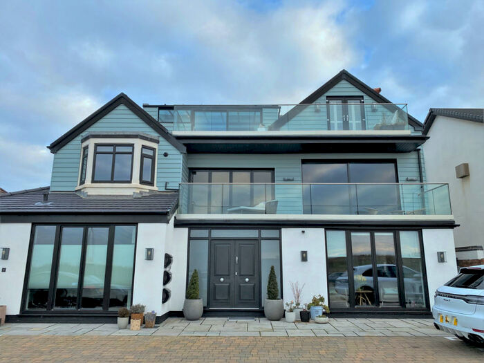 2 Bedroom Apartment To Rent In Inner Promenade, Lytham St. Annes, FY8