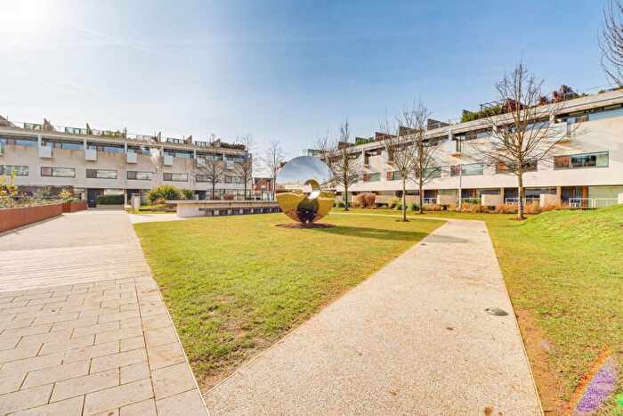2 Bedroom Flat For Sale In Gabriel Square, St. Albans, Hertfordshire, AL1