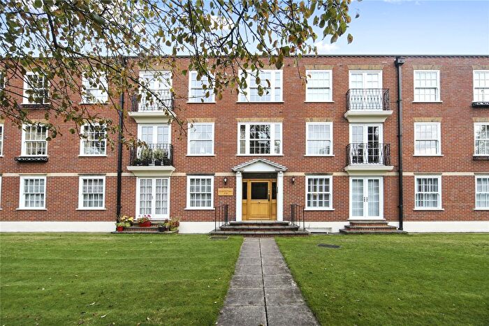2 Bedroom Flat For Sale In Regents Court, St. Georges Avenue, Weybridge, Surrey, KT13