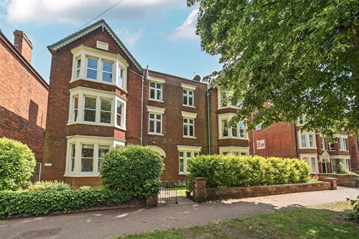 2 Bedroom Flat For Sale In Bushmead Avenue, Bedford, MK40