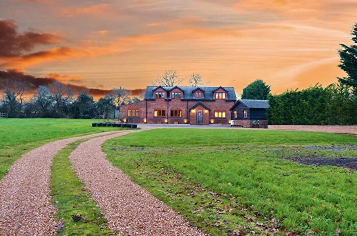 5 Bedroom Detached House For Sale In Bulls Lane, Brookmans Park, AL9