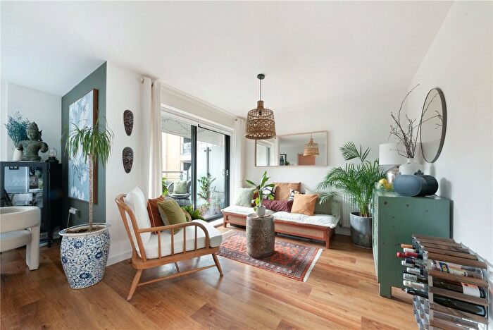 2 Bedroom Flat To Rent In Heath Place, London, E3