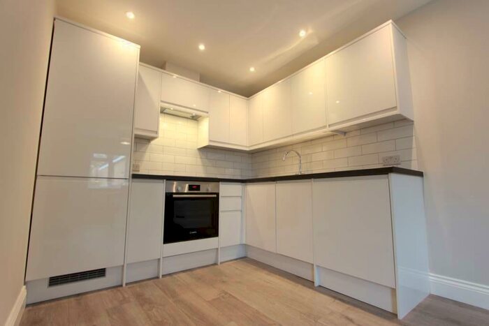 2 Bedroom Apartment To Rent In Chase Side, London, N14