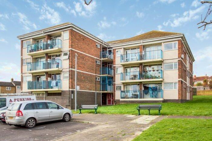 Studio To Rent In Hewett Close, Fareham, PO14