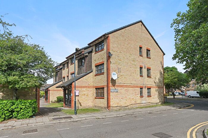 1 Bedroom Flat For Sale In Kingfisher Way, London, NW10