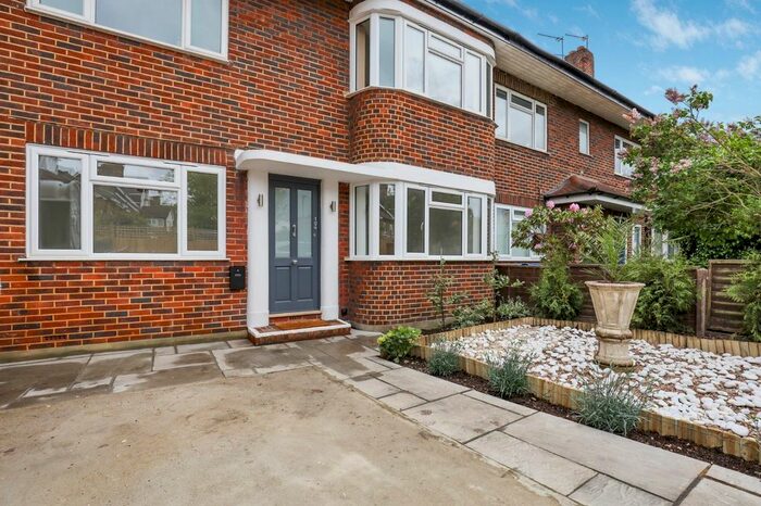 2 Bedroom Flat To Rent In Toynbee Road, London, SW20