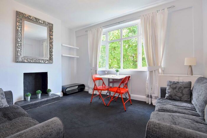 2 Bedroom Flat To Rent In Balham High Road, London, SW17