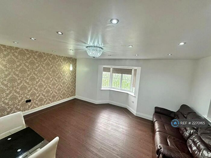 3 Bedroom End Of Terrace House To Rent In Humbleward Place, Romford, RM3