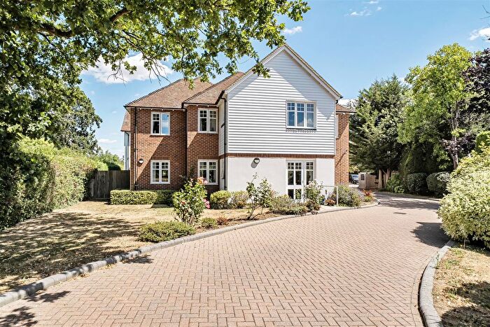 2 Bedroom Flat For Sale In North Street, Headcorn, Ashford, TN27