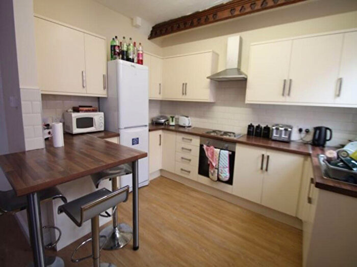 5 Bedroom House To Rent In Manor Terrace, Leeds, LS6