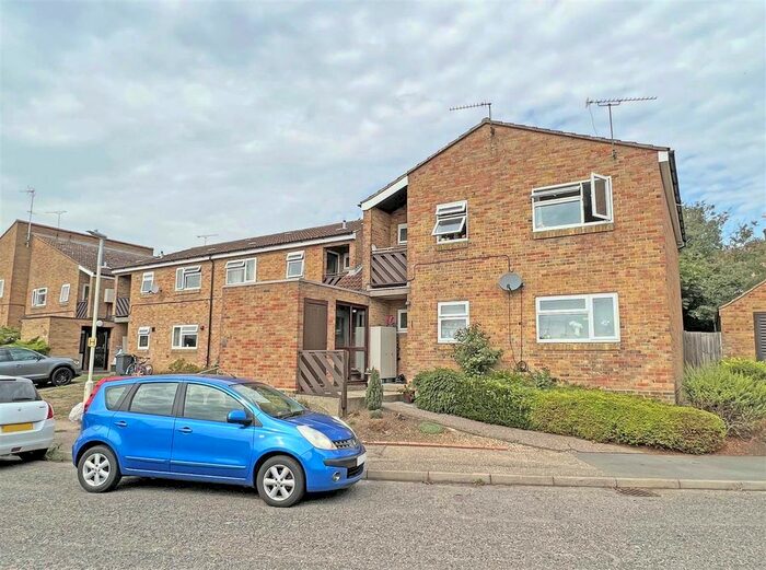 2 Bedroom Flat For Sale In Beadle Way, Great Leighs, Chelmsford, CM3