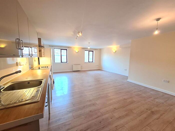 1 Bedroom Flat To Rent In Chapel Court, Sun Street, SG19