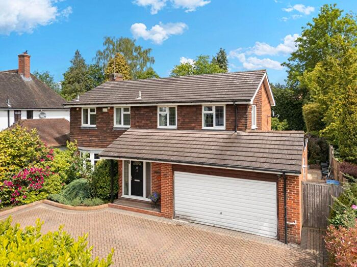 4 Bedroom Detached House For Sale In Stoke Road, Stoke D'abernon, KT11
