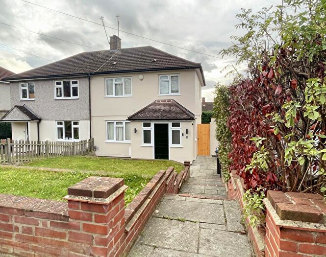 3 Bedroom Semi Detached House For Sale In Brady Avenue, Loughton, IG10