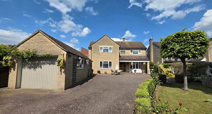 4 Bedroom Detached House For Sale In Halls Lane, Brackley, NN13