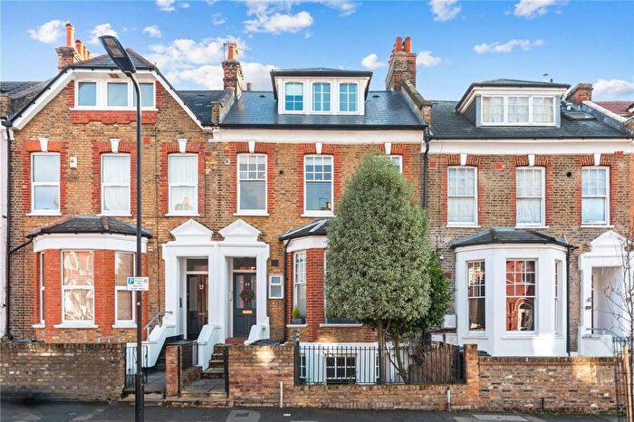 2 Bedroom Flat For Sale In Durley Road, London, N16