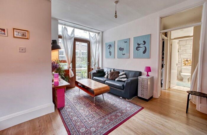 2 Bedroom Flat To Rent In Massie Road, Hackney, London, E8