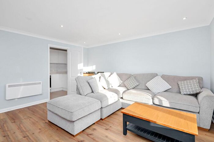 1 Bedroom Flat To Rent In Swynford Gardens, Roffey Court, NW4