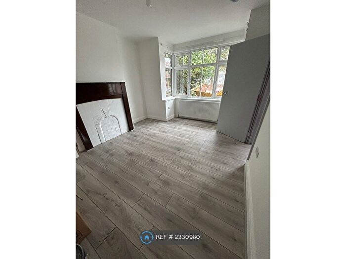 4 Bedroom Semi-Detached House To Rent In Mowbray Road, Cambridge, CB1