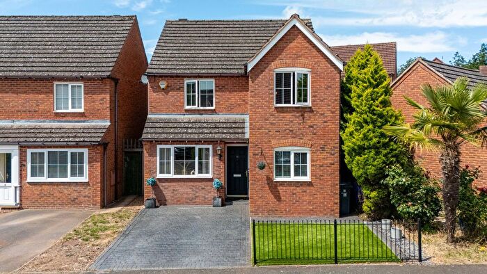 3 Bedroom Detached House For Sale In Farm House Lane, Four Oaks, B75