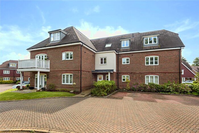 2 Bedroom Flat To Rent In Hedgerley Lane, Gerrards Cross, SL9