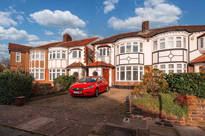 4 Bedroom Semi-Detached House To Rent In Hoodcote Gardens, Winchmore Hill, London, N21