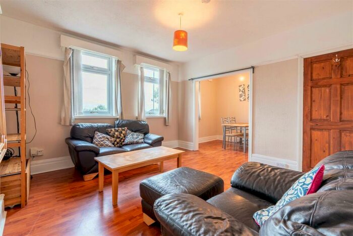 3 Bedroom Apartment To Rent In &#;pppw - Kenton Road, Newcastle Upon Tyne, NE3
