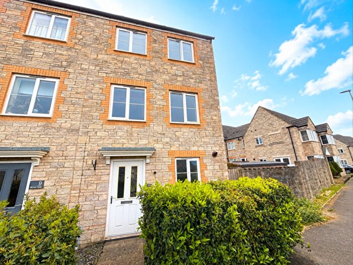 3 Bedroom Town House For Sale In Burnett Close, Paulton, Bristol, Somerset, BS39