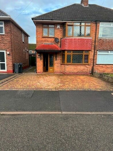 3 Bedroom Semi-Detached House To Rent In Braymoor Road, Birmingham, B33