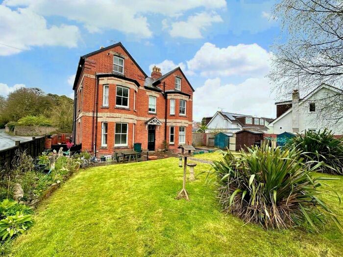 2 Bedroom Flat For Sale In Lower Town, Halberton, EX16