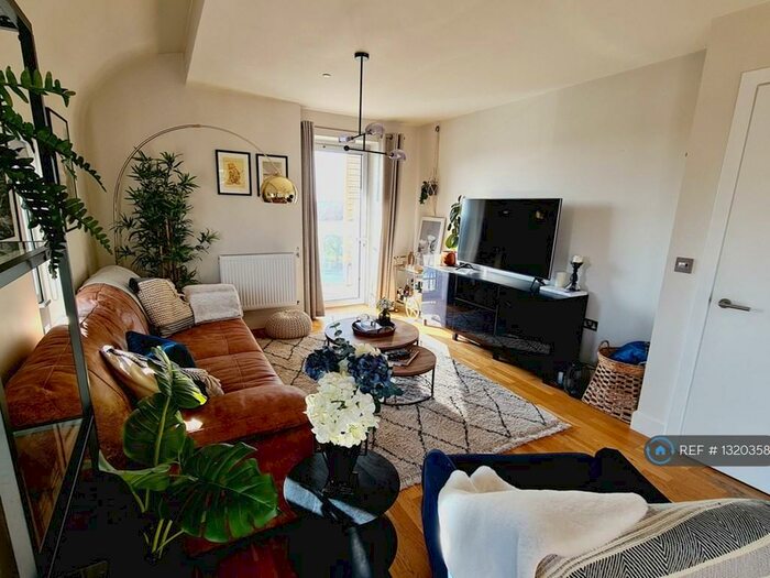 2 Bedroom Flat To Rent In Pepys Court, London, SE18