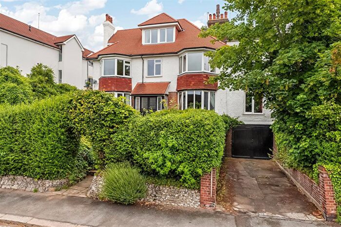 3 Bedroom Flat For Sale In Russell Hill, Purley, CR8