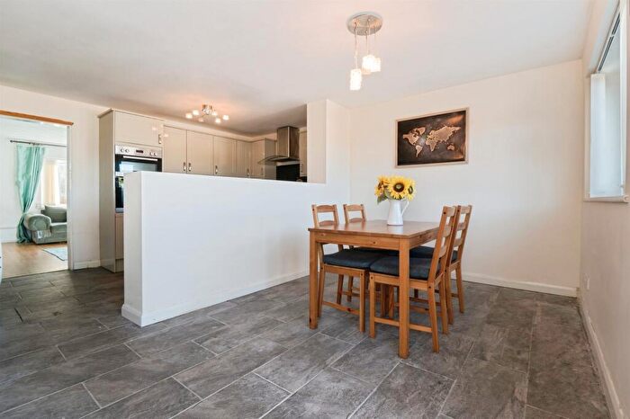 3 Bedroom End Of Terrace House For Sale In Butts Road, Southampton, SO19