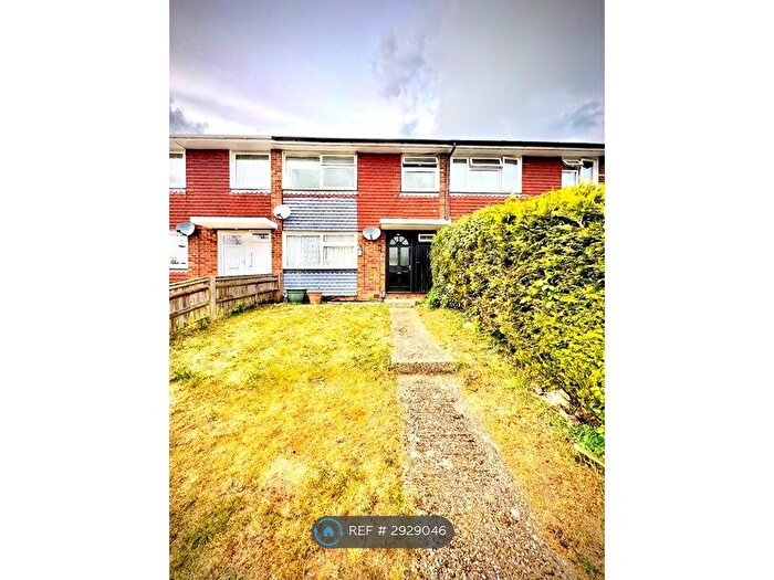 4 Bedroom Terraced House To Rent In Macdonald Road, Farnham, GU9