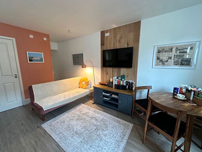 1 Bedroom Flat To Rent In Pendarves Road, Penzance, TR18