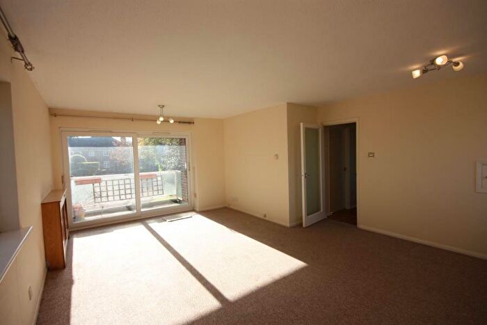2 Bedroom Apartment To Rent In Warren Road, Guildford, GU1
