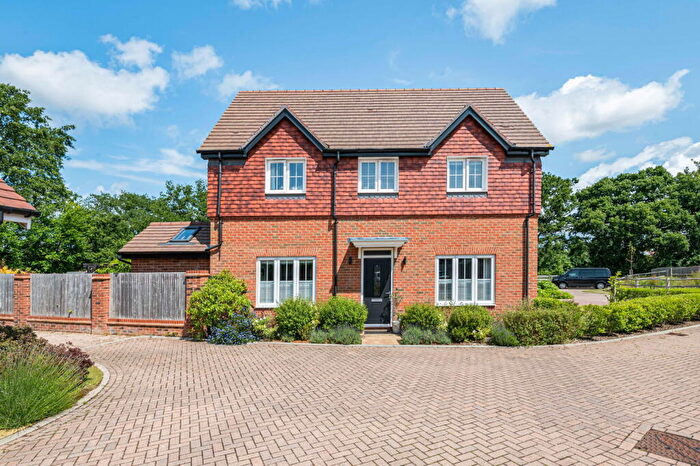 4 Bedroom Detached House For Sale In Magnolia Drive, Alfold, Cranleigh, GU6
