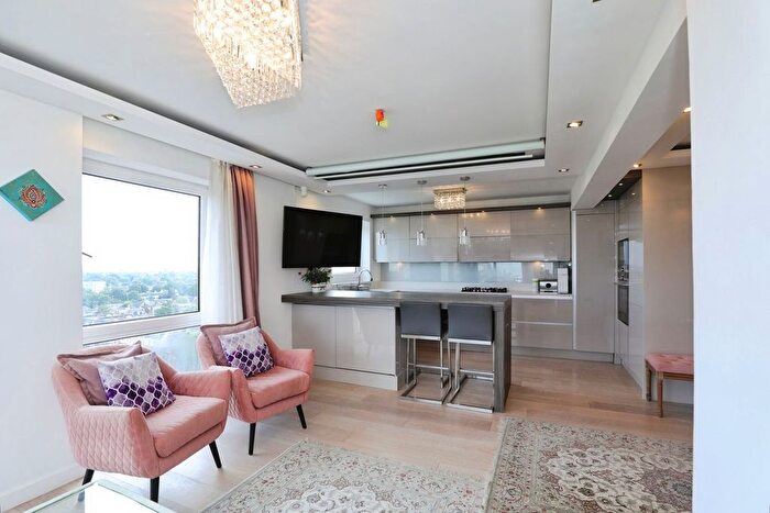 2 Bedroom Flat For Sale In Green Vale, London, W5