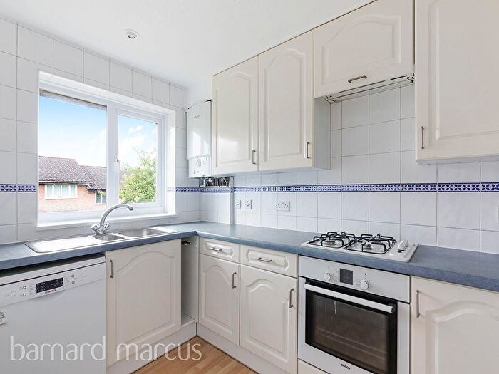 2 Bedroom Flat To Rent In Bardsley Close, Croydon, CR0