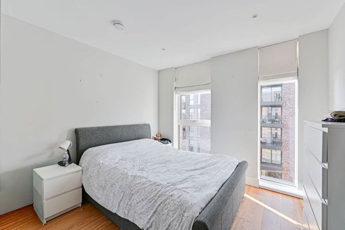 1 Bedroom Flat To Rent In Plough Lane, Summerstown, London, SW17