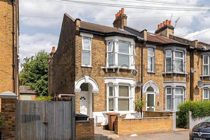 2 Bedroom Flat To Rent In Coppermill Lane, London, E17