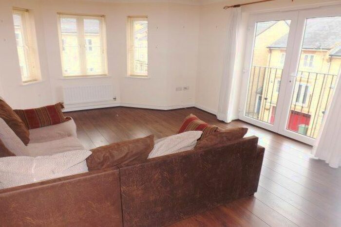 2 Bedroom Flat To Rent In Foxcroft Court, Tunbridge Wells, TN2