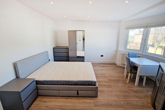 Studio To Rent In Cecil Road, Acton, London, W3