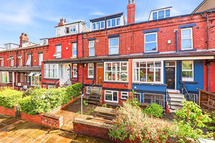 3 Bedroom Terraced House For Sale In Stanmore View, Burley, Leeds, LS4