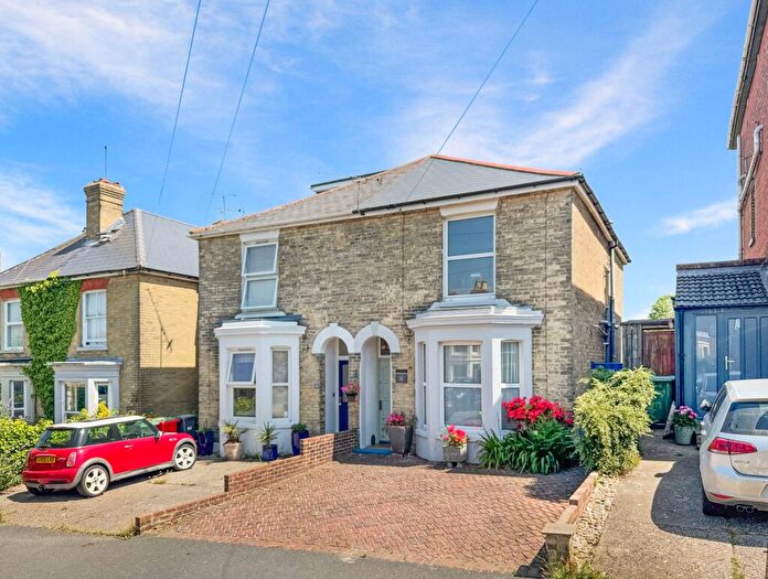 3 Bedroom Semi-Detached House For Sale In Mill Hill Road, Cowes, PO31