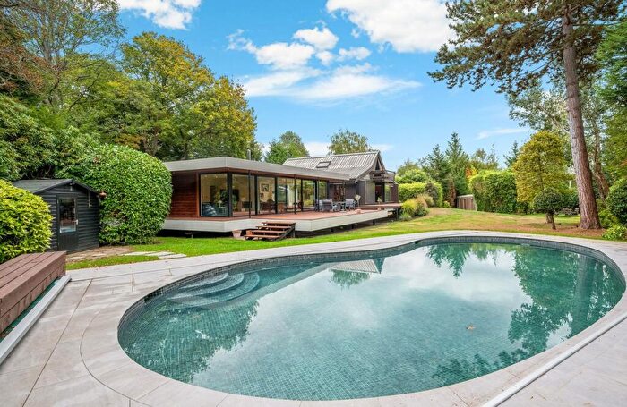 3 Bedroom Detached House For Sale In Onslow Road, Burwood Park, Walton On Thames, KT12